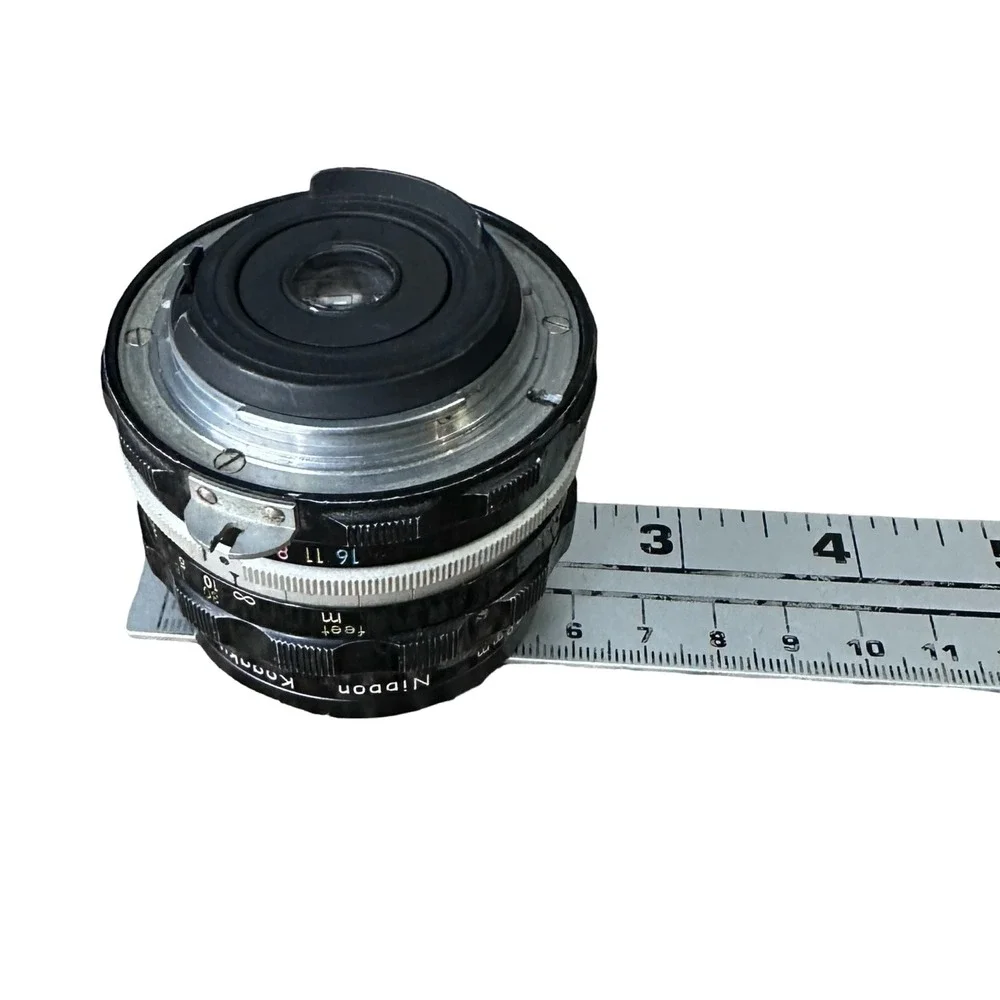 Nikon Nikkor-H Auto 28mm f3.5 Non-AI Wide Angle Prime Lens Japan 660711